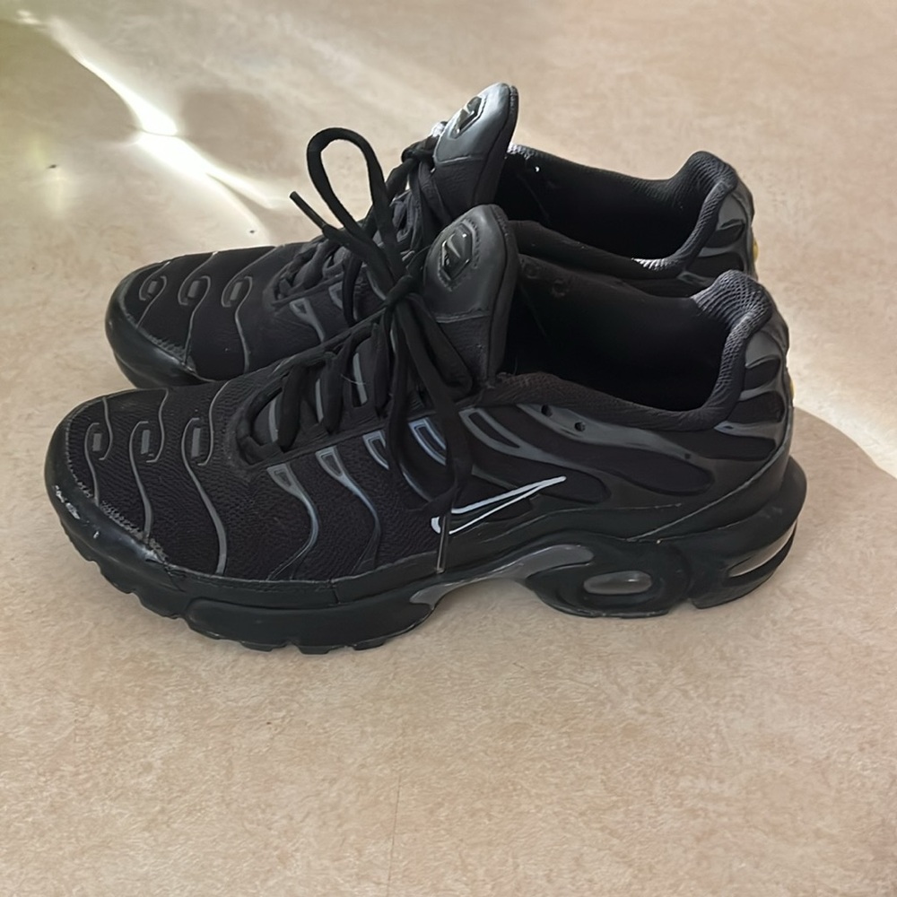 Gently used Nike AirMax. Women’s 8.5 (7Y). Worn just once or twice.